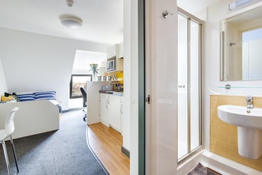 1 bed studio, Fulham Palace Road, Hammersmith, London, W69PA - Image 2